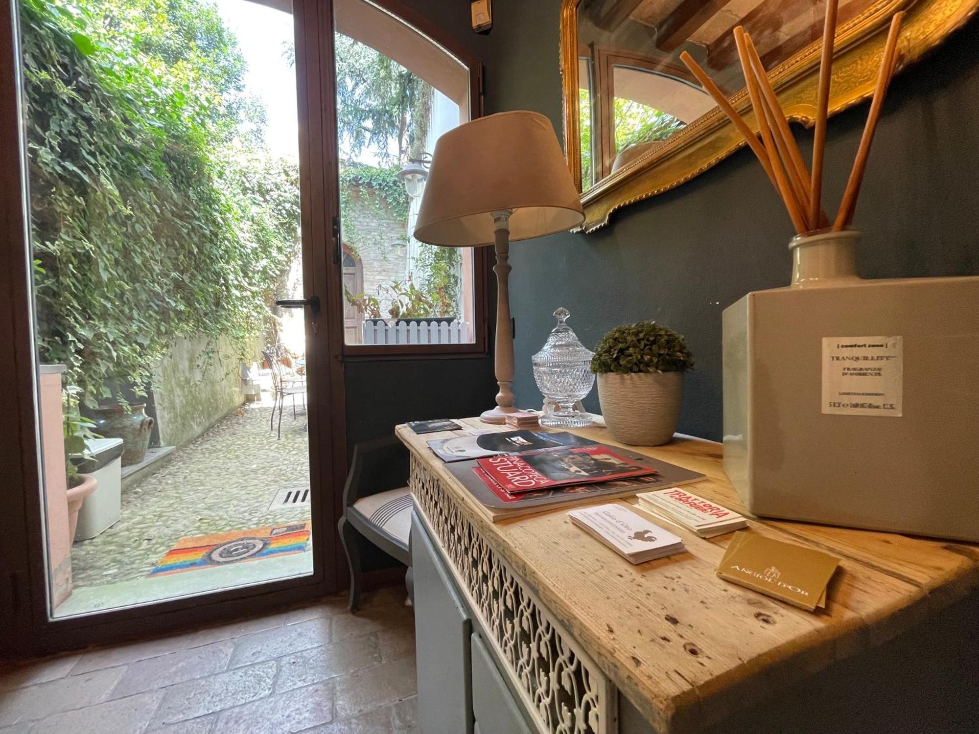 Le Camere Di Bsuites Affittacamere Parma Buitenkant foto