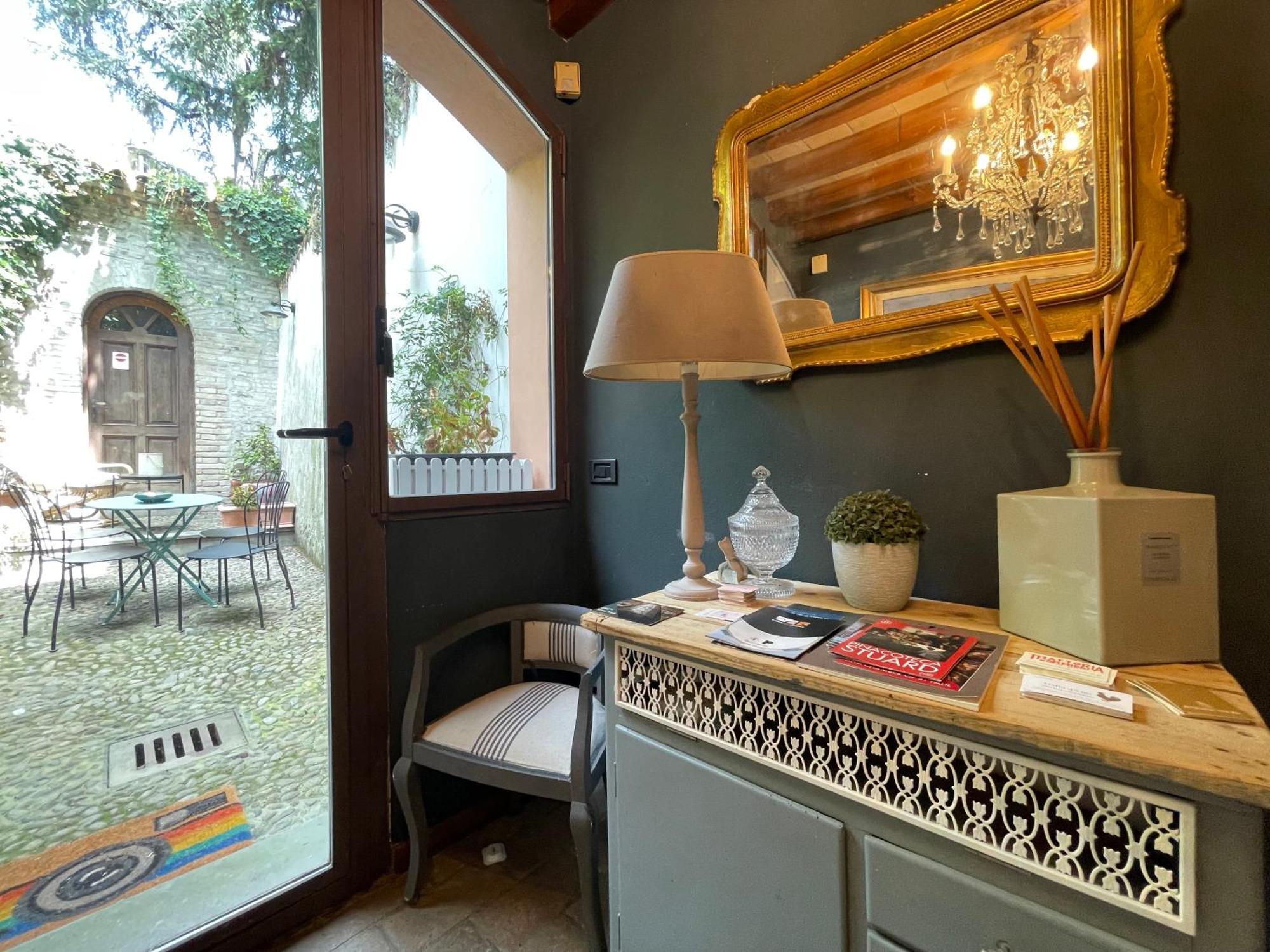 Le Camere Di Bsuites Affittacamere Parma Buitenkant foto
