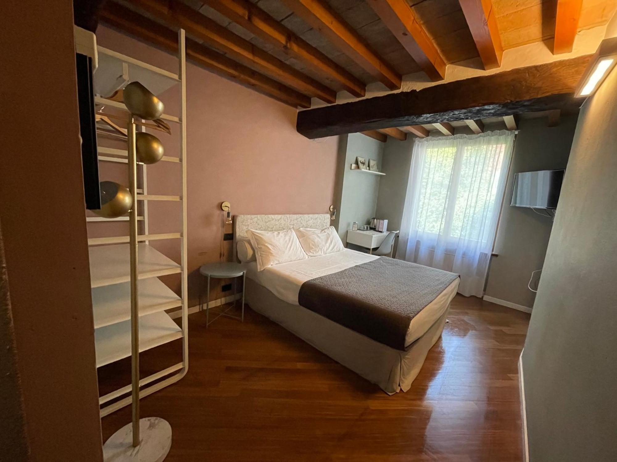 Le Camere Di Bsuites Affittacamere Parma Buitenkant foto