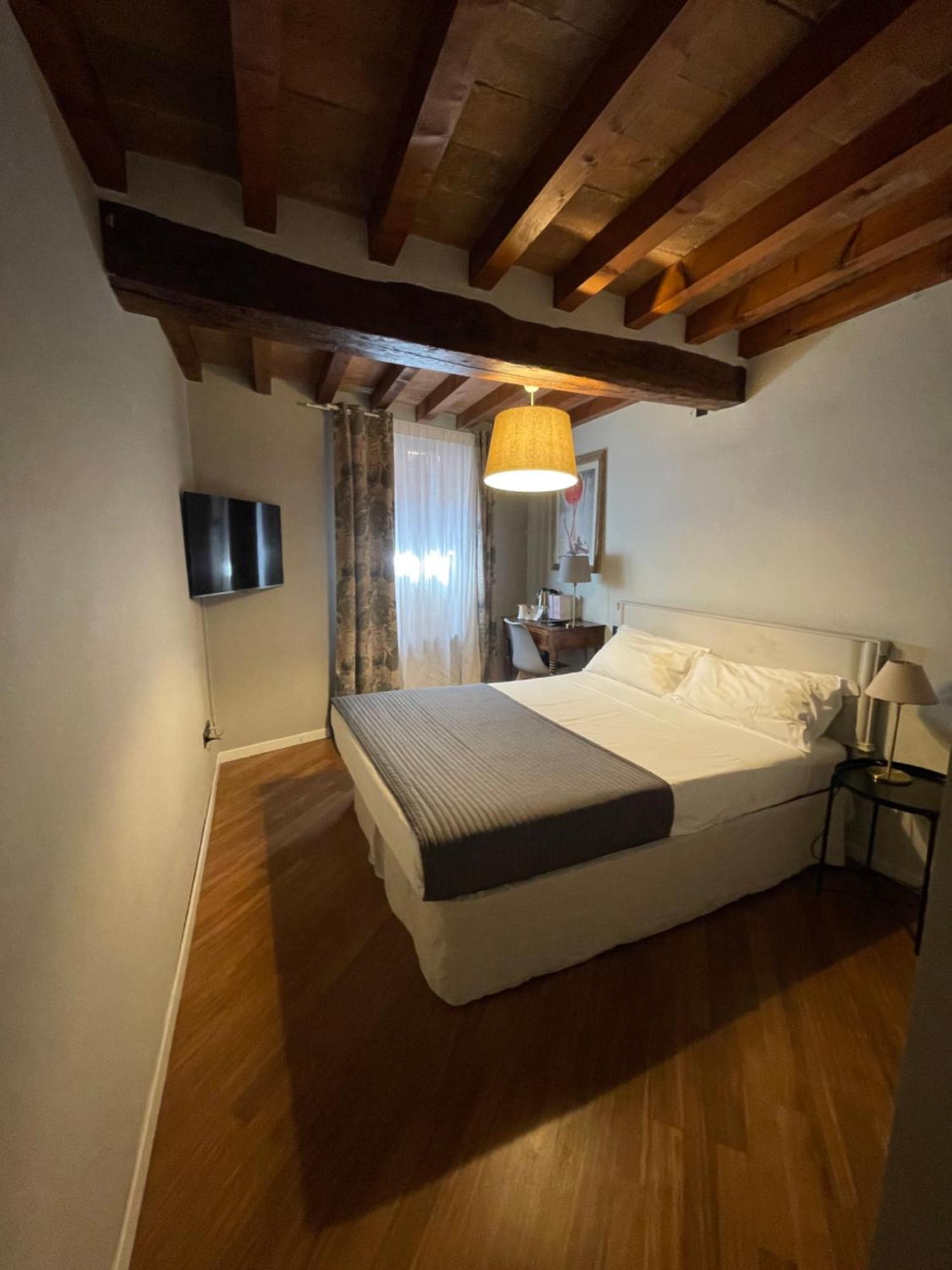 Le Camere Di Bsuites Affittacamere Parma Buitenkant foto